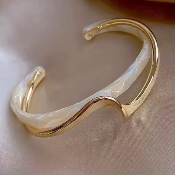 14K Gold Filled White Marble Bangle Bracelet - Picture 4 of 4